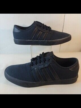 ADIDAS SEELEY LIFESTYLE CASUAL SKATE SHOE MENS SIZE 10.5 AQ8531 TRIPLE BLACK GUM